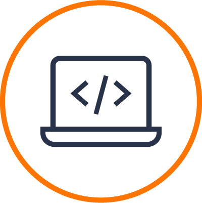 Ícono de una computadora portátil con un símbolo de código en la pantalla, rodeado por un anillo naranja.
